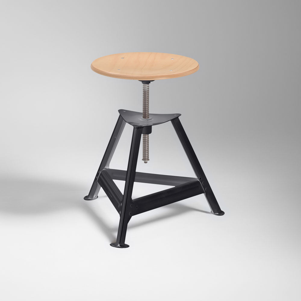 Höhenverstellbarer Arbeitshocker im Industriedesign – In 28 Farben verfügbar. Hocker "Chemnitz" von Manufactum.