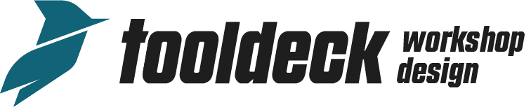 Tooldeck Logo mit Slogan "workshop design" in Petrol und Grau auf transparentem Hintergrund. Online Shop für hochwertige individuelle Werkstattausstattung.