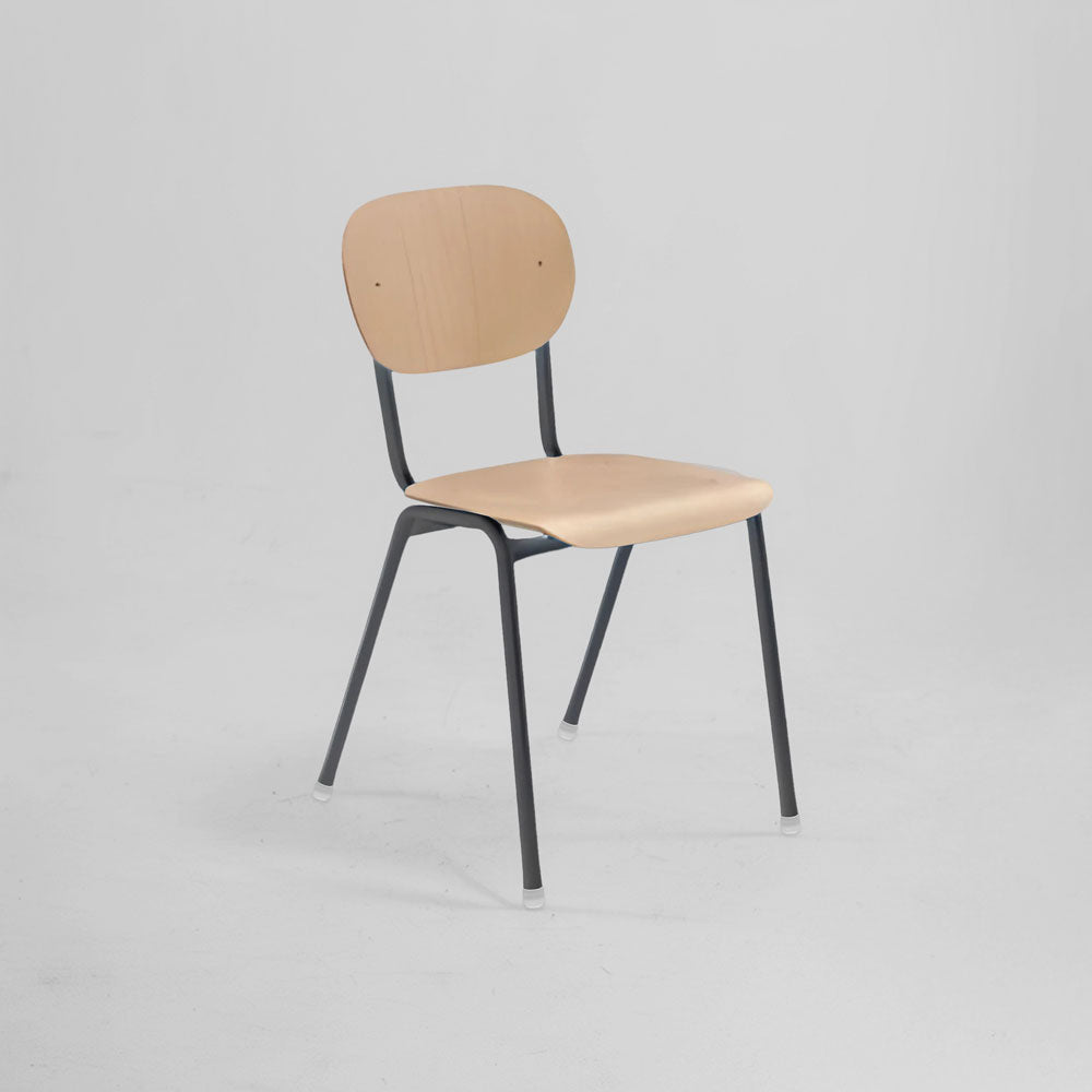 Stapelbarer Arbeitsstuhl mit Lehne im Industriedesign – In 28 Farben verfügbar
